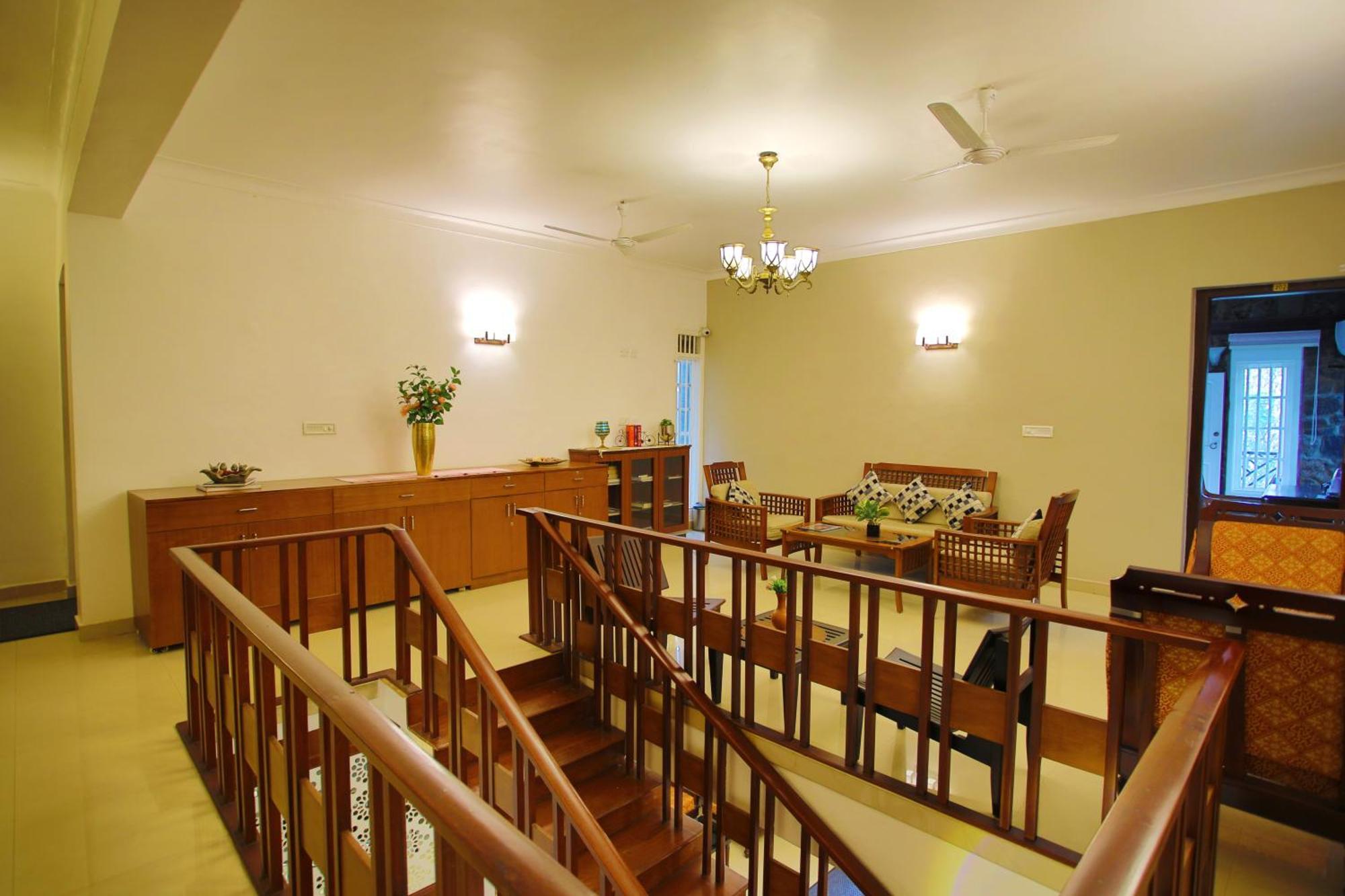 Chithirapuram Palace ムンナル エクステリア 写真