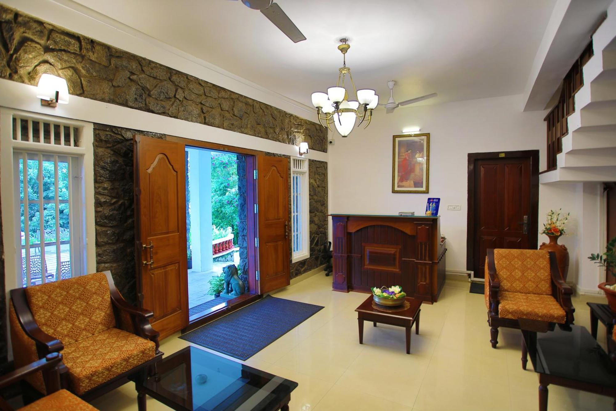 Chithirapuram Palace ムンナル エクステリア 写真